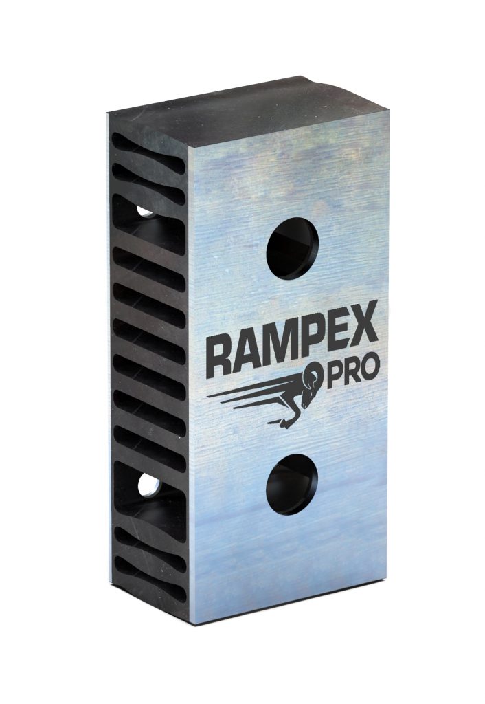  Der Rampex-Pro ist langlebig, denn er hat eine stabile, hochfeste Stahlfront und gleicht vertikale Bewegungen bis 10cm durch seine Lamellenkonstruktion aus.