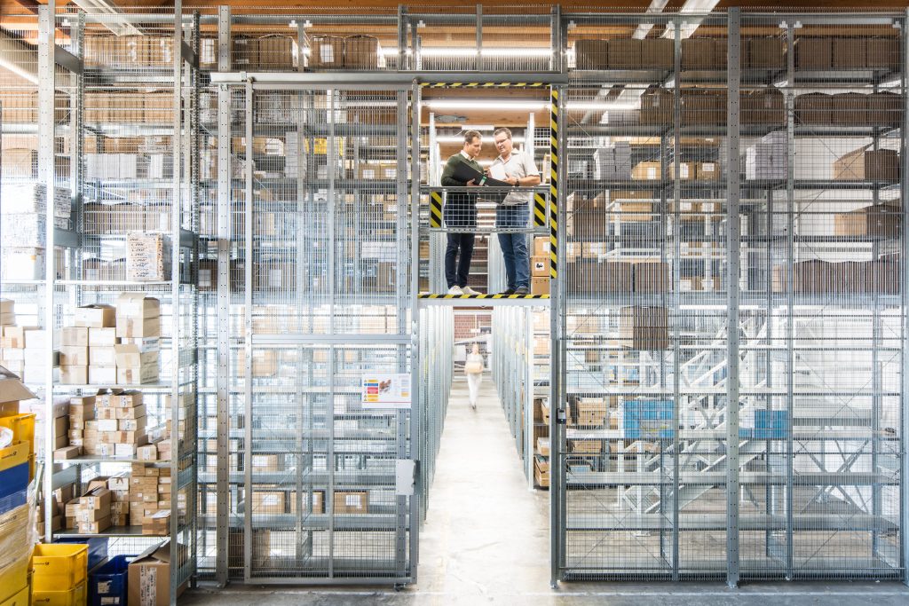 Effiziente Lagerung heißt bei PHF: Weg von der Blocklagerung hin zu einer übersichtlich und logistisch sowie organisatorisch zweckmäßig konzipierten Lagertechnik.