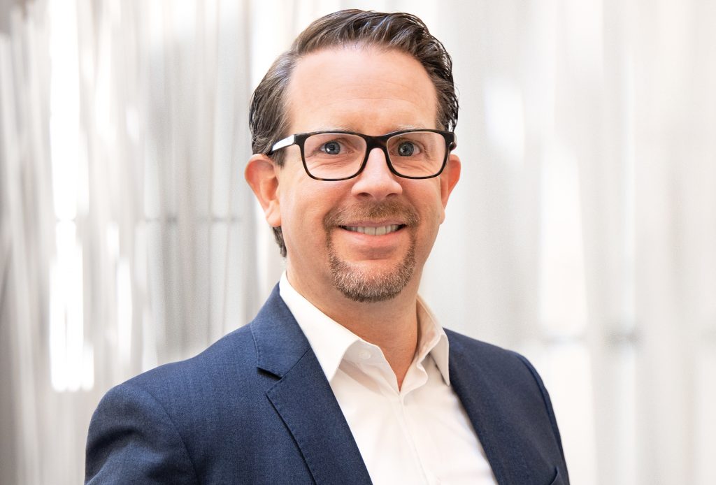  Markus Pichler ist Vice President of Sales Europe bei Abbyy. Er verfügt über mehr als
20 Jahre Erfahrung in der Softwarebranche mit Fokus auf ECM, Informationserfassungs- sowie Daten- und Dokumentenmanagementprojekte.