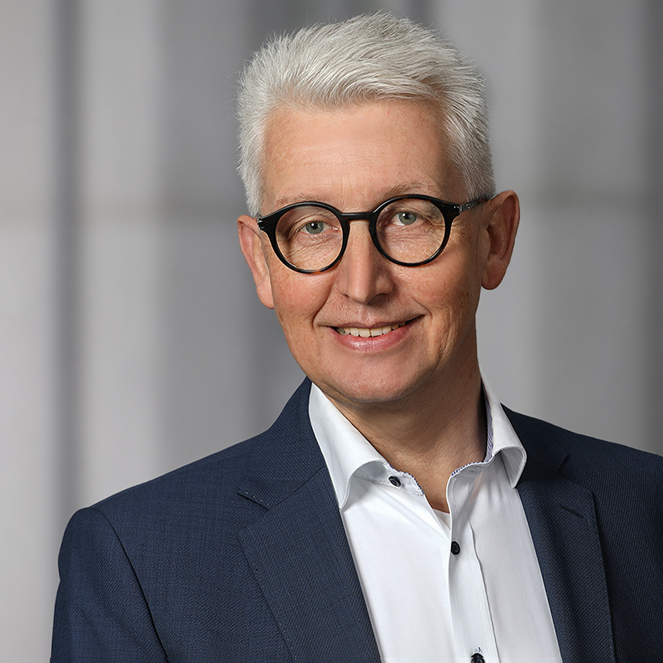 Alfons Gruttmann
Direktor of Sales Germany, 
Demag Cranes & Components