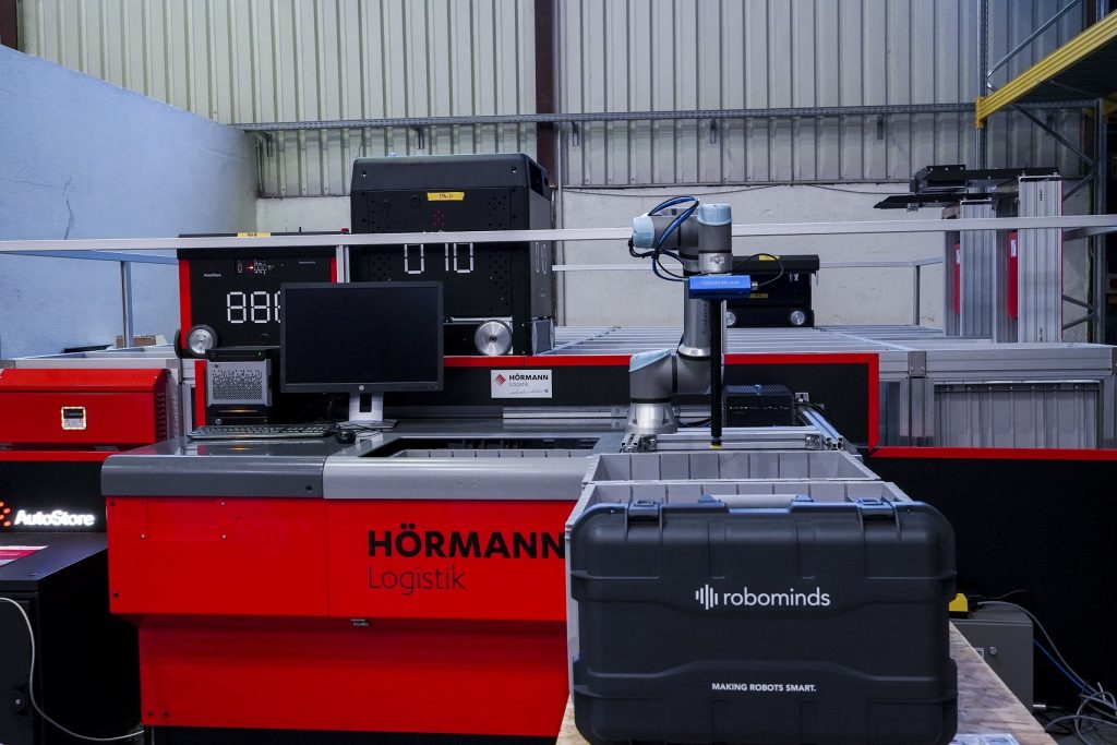  Gemeinsam werden Hörmann Logistik und Robominds vollintegrierte Intralogistik-Systeme mit Pick-by-Robot-Lösungen realisieren - dadurch werden Intralogistik-Technologien zukunftsgerecht, effizienter und flexibler.
