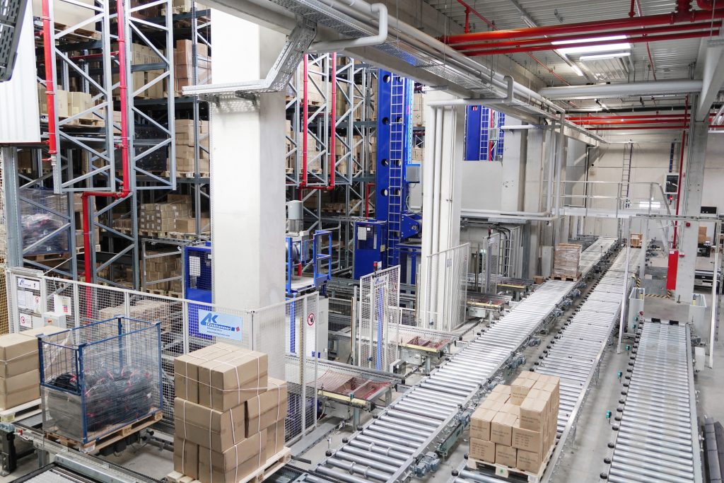  Das 4-gassige, automatische Palettenhochregallager im Logistikzentrum von Messingschlager verfügt über 9.000 Stellplätze.